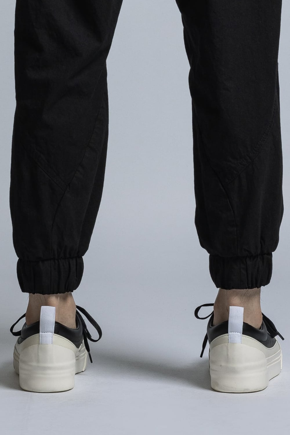 Low Cut Sneakers Black / White