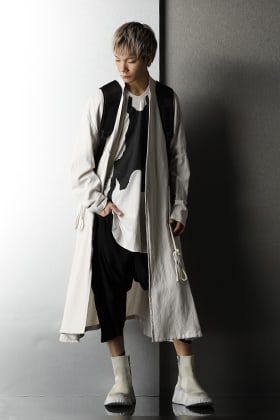 JULIUS 20SS Plaster & Black Different material styling