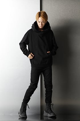 JULIUS Classic slim silhouette Black only Styling