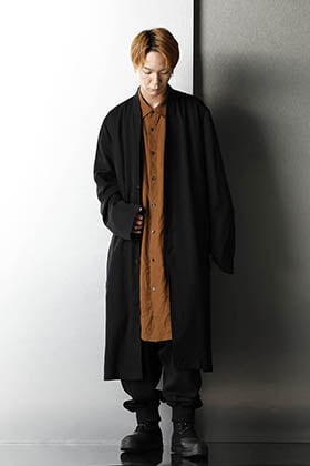 グラウンド ワイ（Ground Y）ブラック オン キャメル カラーリング スタイル