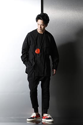 The Viridi-anne is a spring / summer style with colors (accessories) that stand out against the black.
