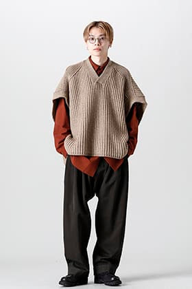 O project 21-22AW Vネックニットベストスタイル
