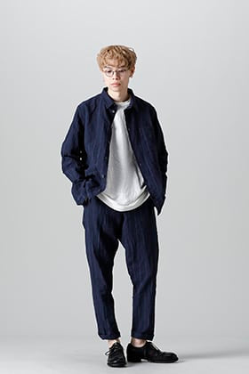 Bergfabel：ワーカーシャツ x ジョガーパンツ ネイビーストライプ スタイリング