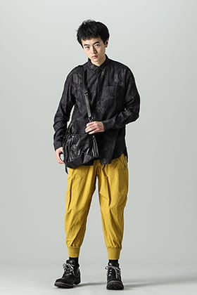Colored pants style using "The Viridi-anne Insects print shirt"!