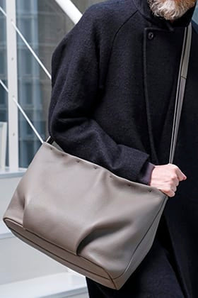 DEVOA 22-23AW Shoulder bag in cowhide leather