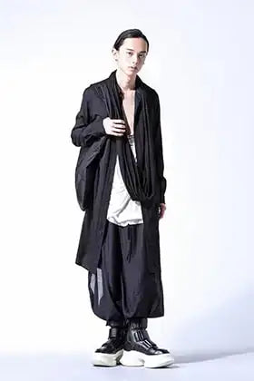 JULIUS 24SS Draped neck cut and sewn layered style