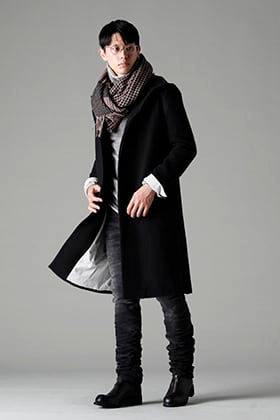 Forme D'expression: Single-breasted Coat and Black Denim Style