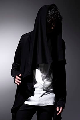 JULIUS 2023SS 春のカーディガンスタイル