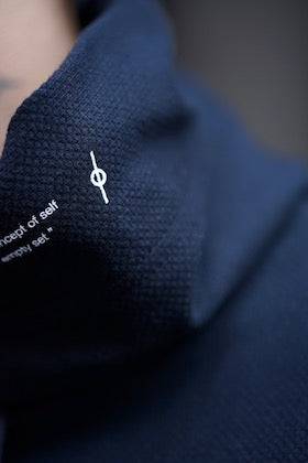 NILøS spot item [ Back Kamon Round Hoodie ]