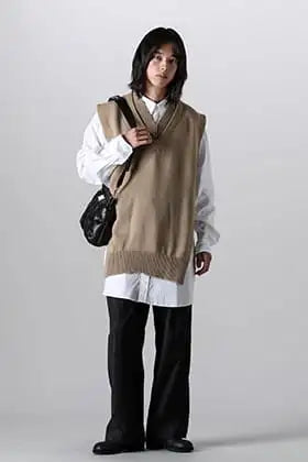 Maison Margiela Long Shirt × Knit Stole in Two Colors: A Layering Comparison!