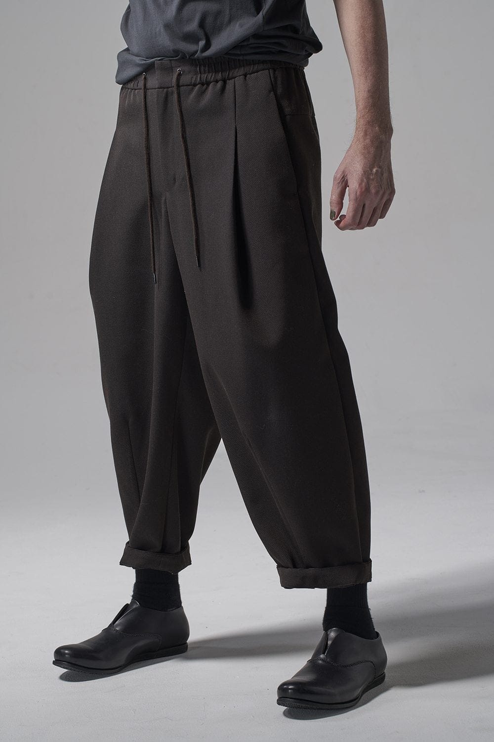 Baggy cropped pants Sculptured Wool gabardine