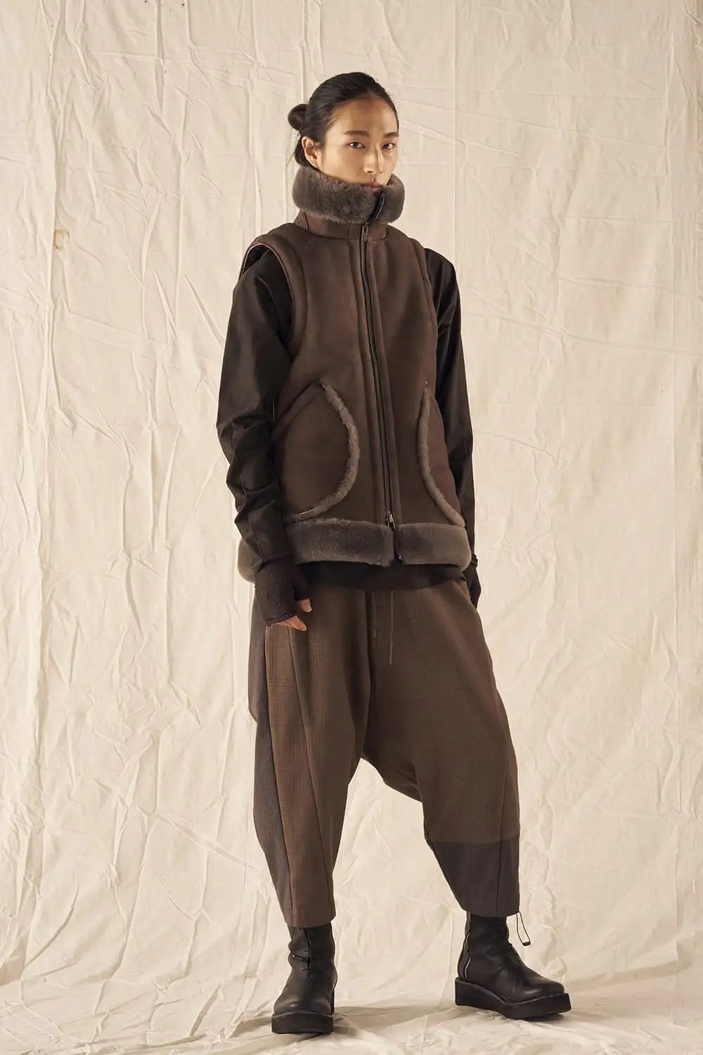 ハイネックベスト シープスキン ワームグレイ