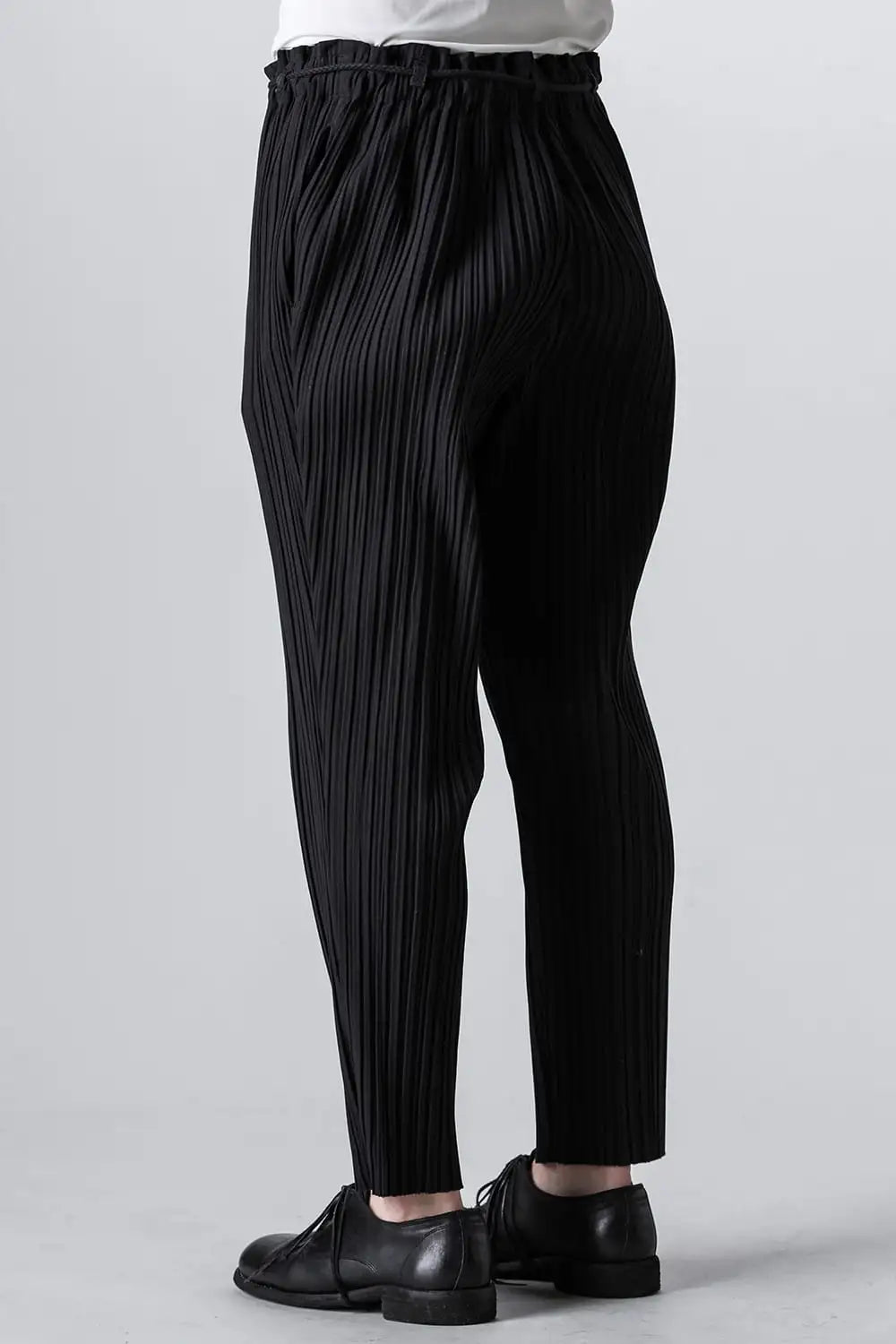 プリーツパンツ