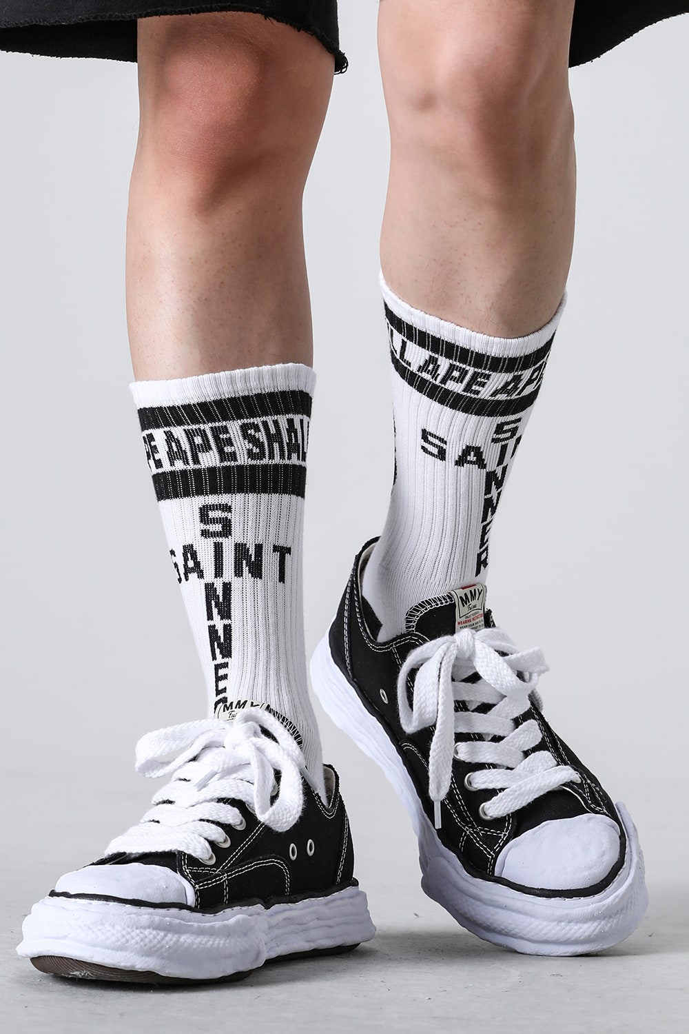 A BATHING APE® × SAINT Mxxxxxx Socks White