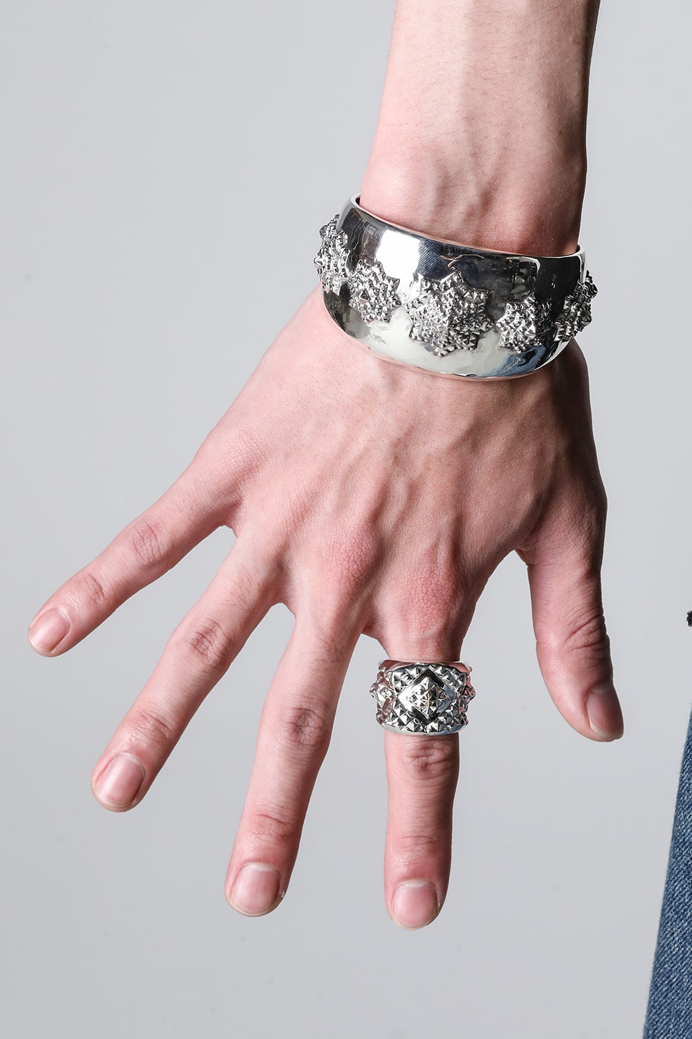 フラワー E バングル