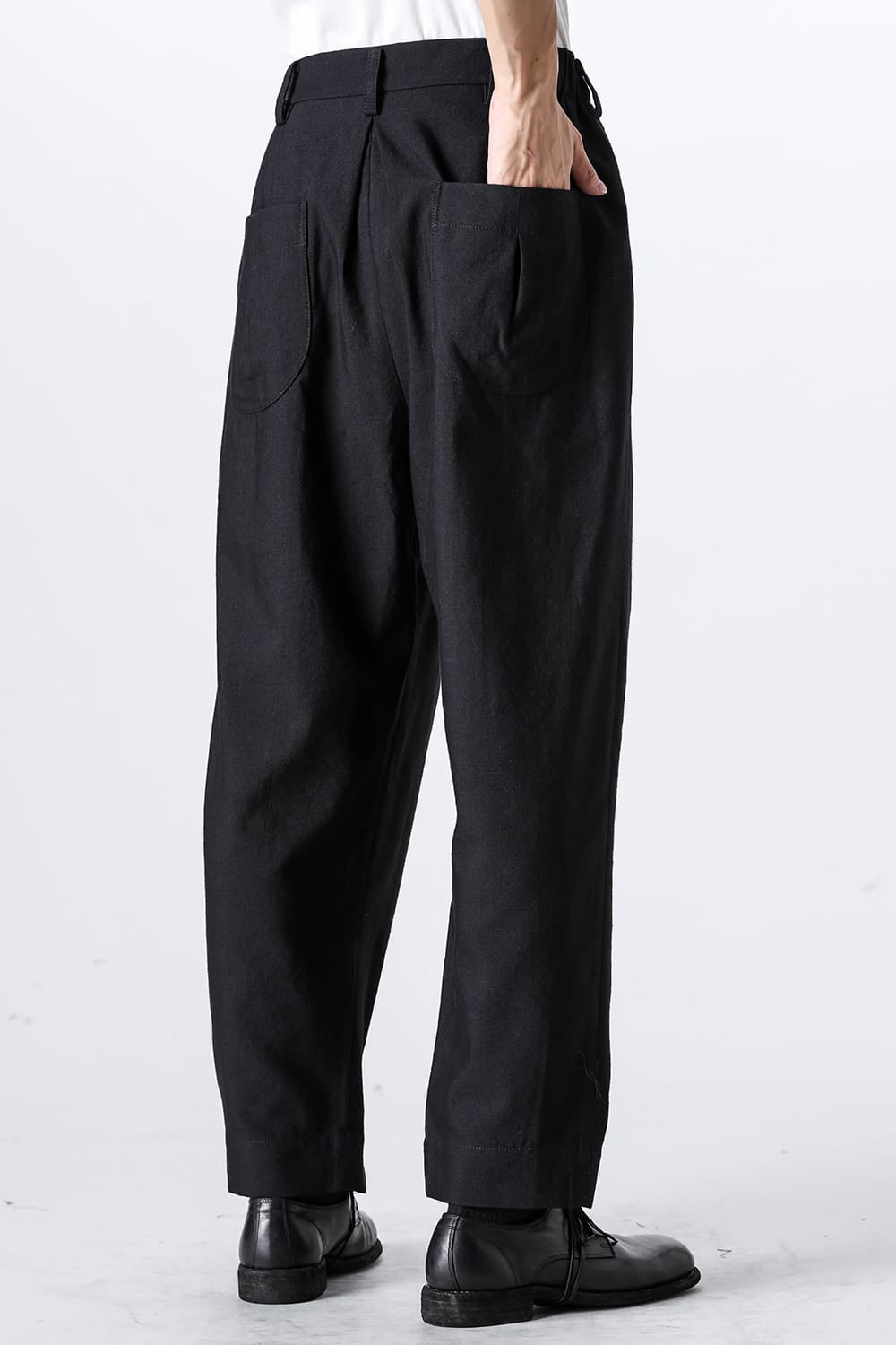 プリーテッド テーパード トラウザーズ