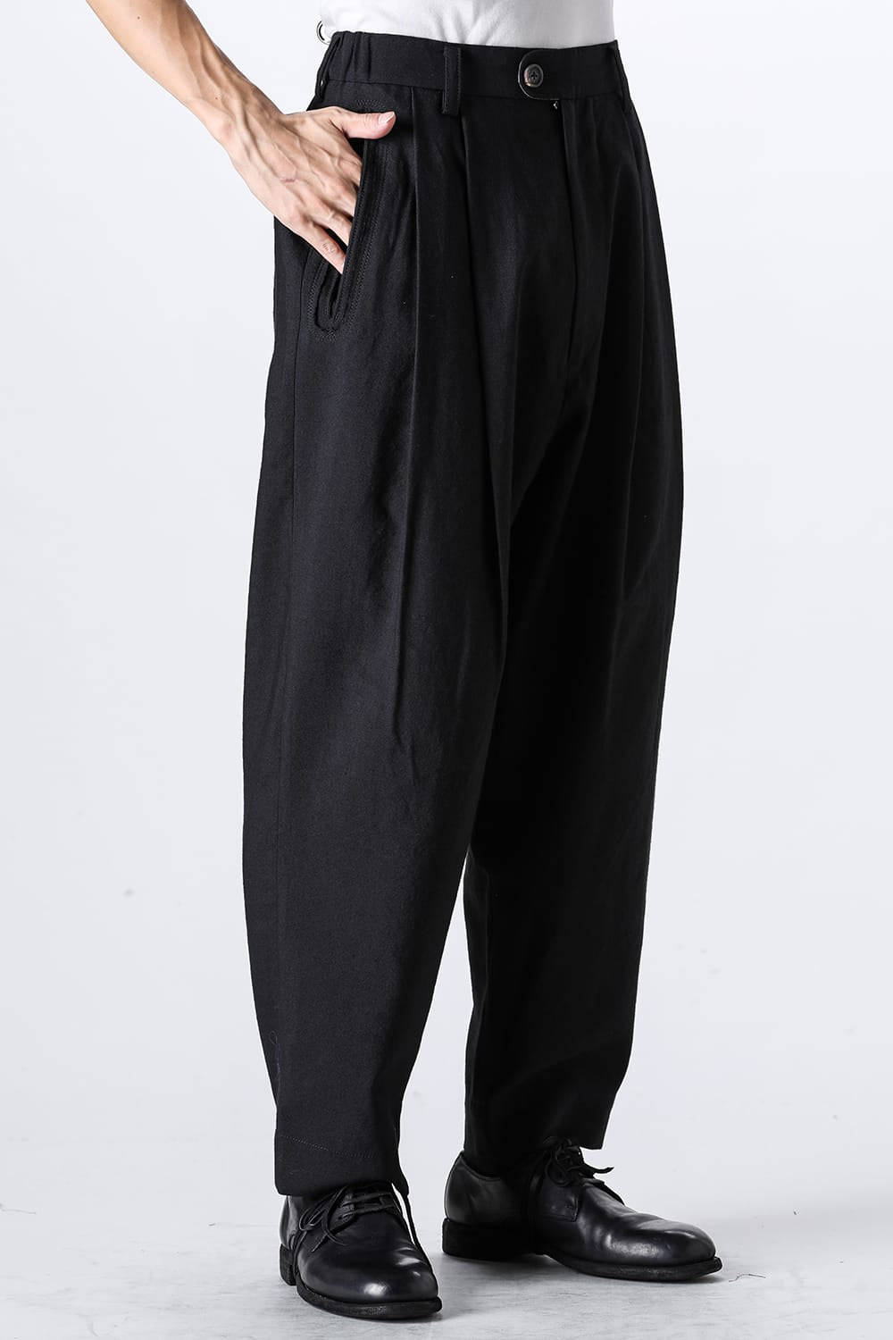 プリーテッド テーパード トラウザーズ