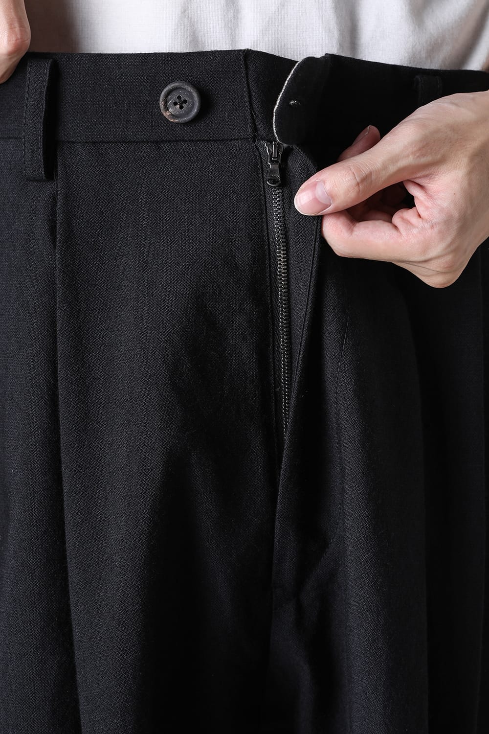 プリーテッド テーパード トラウザーズ