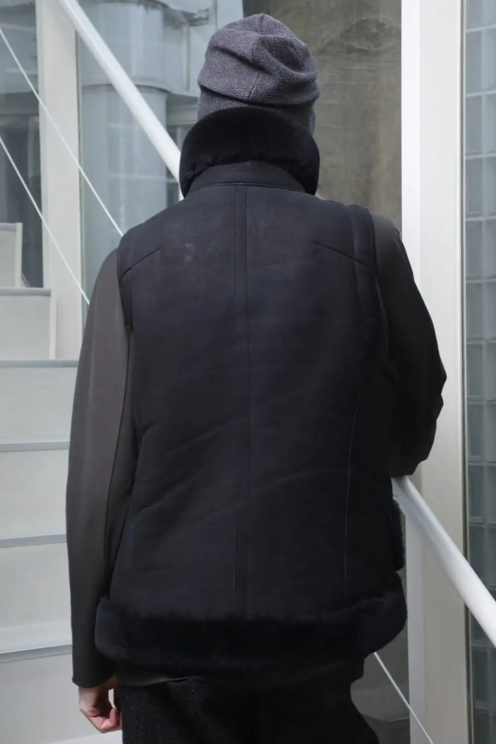 High neck  Vest Sheep Skin Black