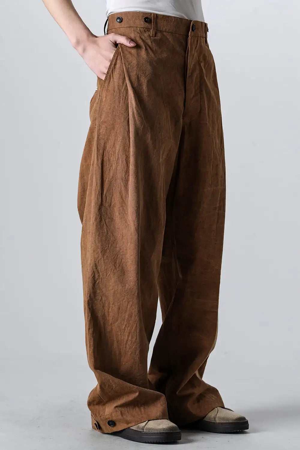 Side Tucked Wide Straight Trousers Kakishibu Brown