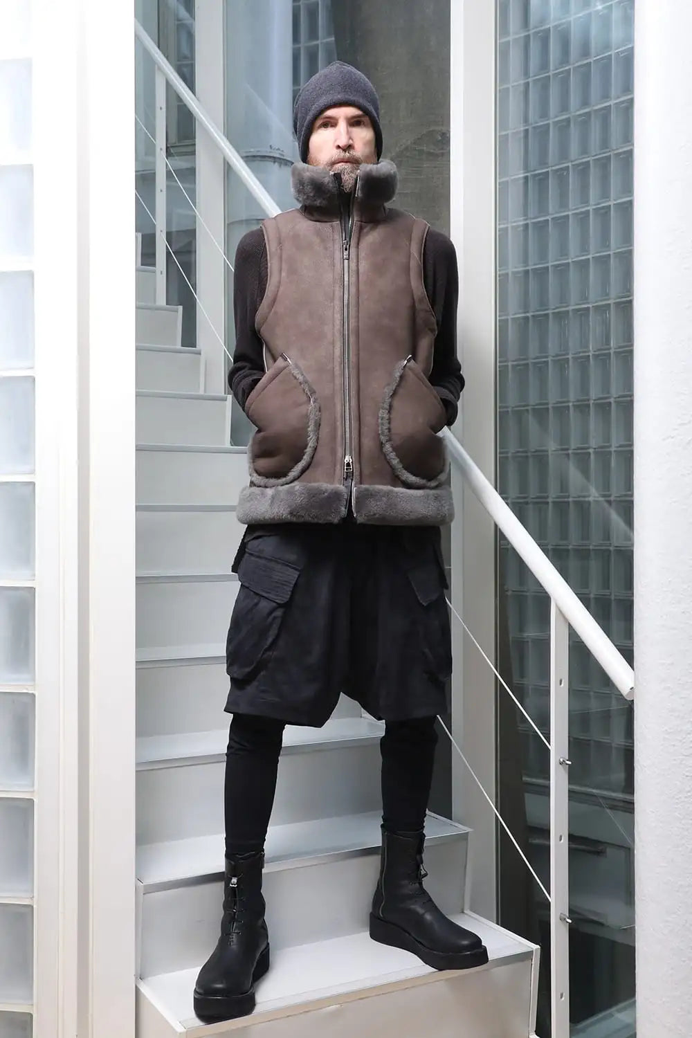 ハイネックベスト シープスキン ワームグレイ