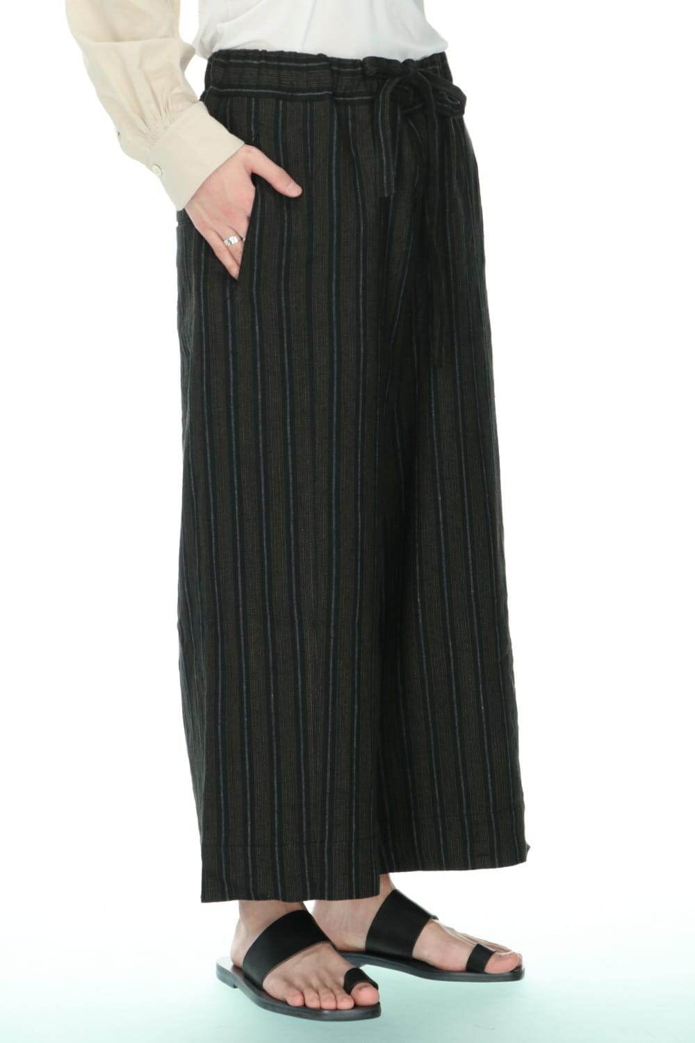 ドローストリング バギー クロップドパンツ