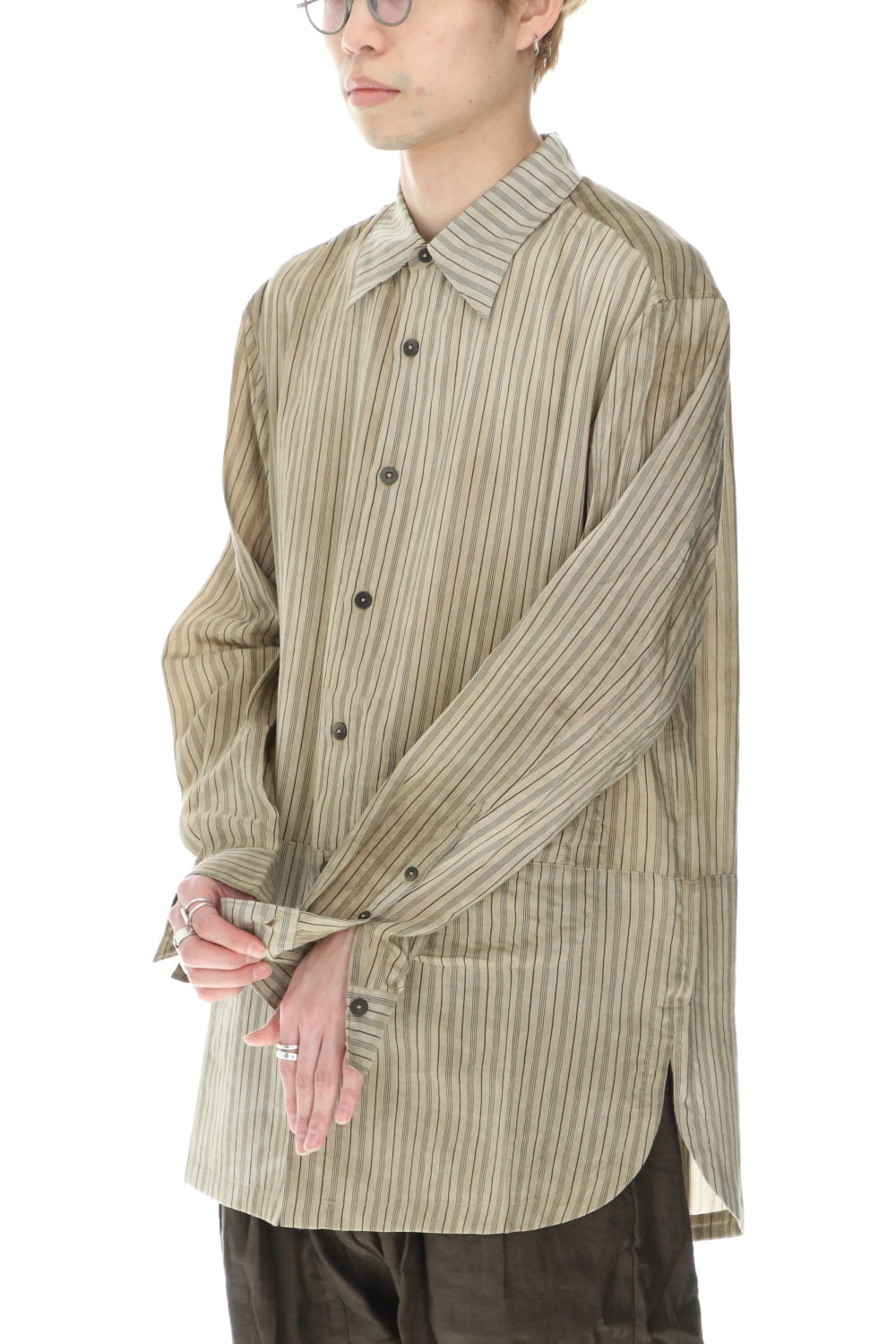 Curved hem Side slit Spread collar shirt Vintage White