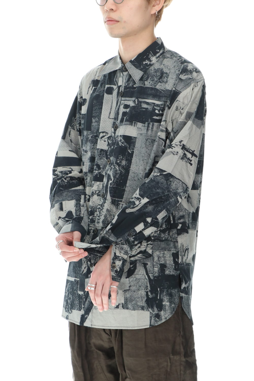 Curved hem Side slit Spread collar shirt Black × White