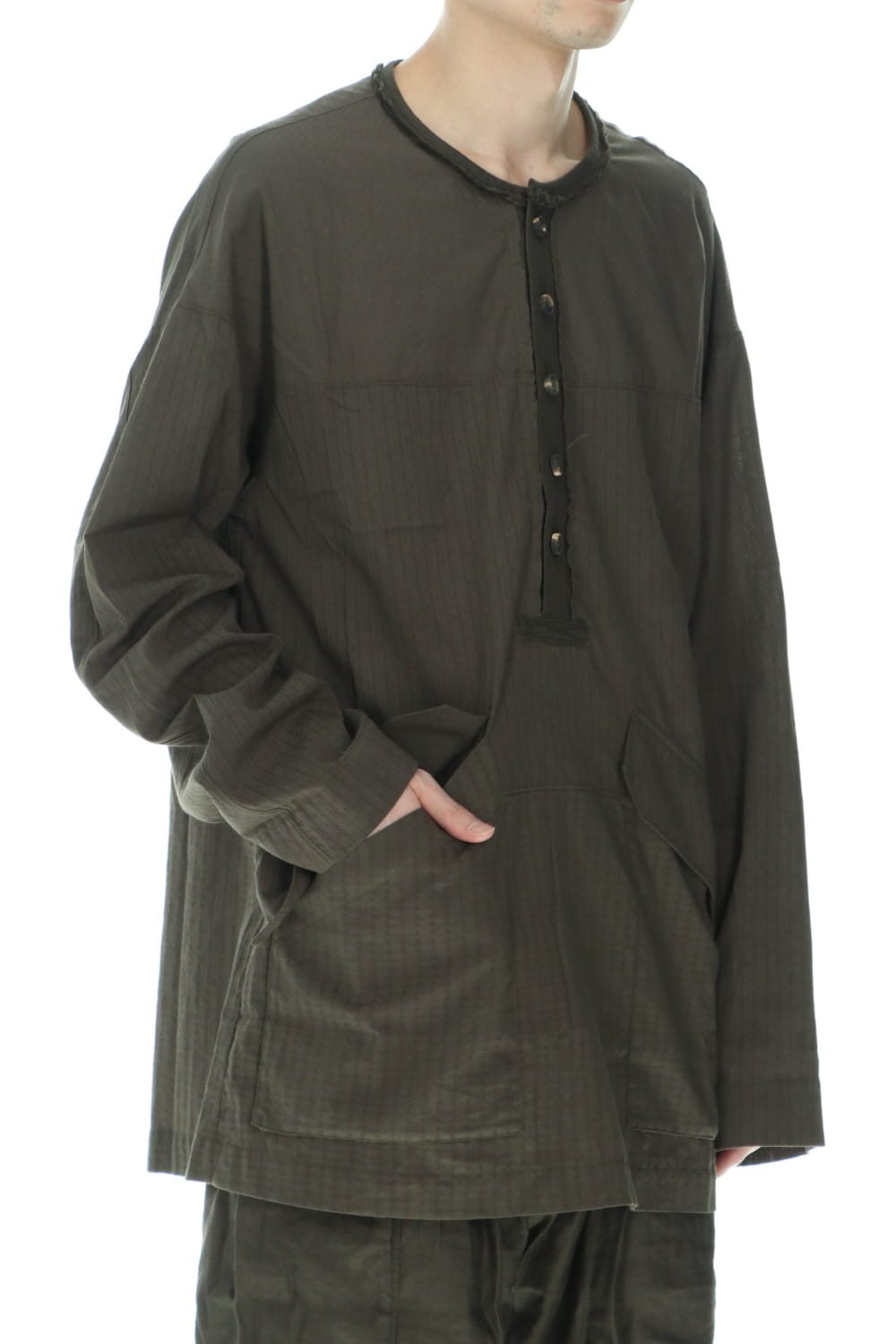 ルーズフィット ヘンリー プラケット トップ