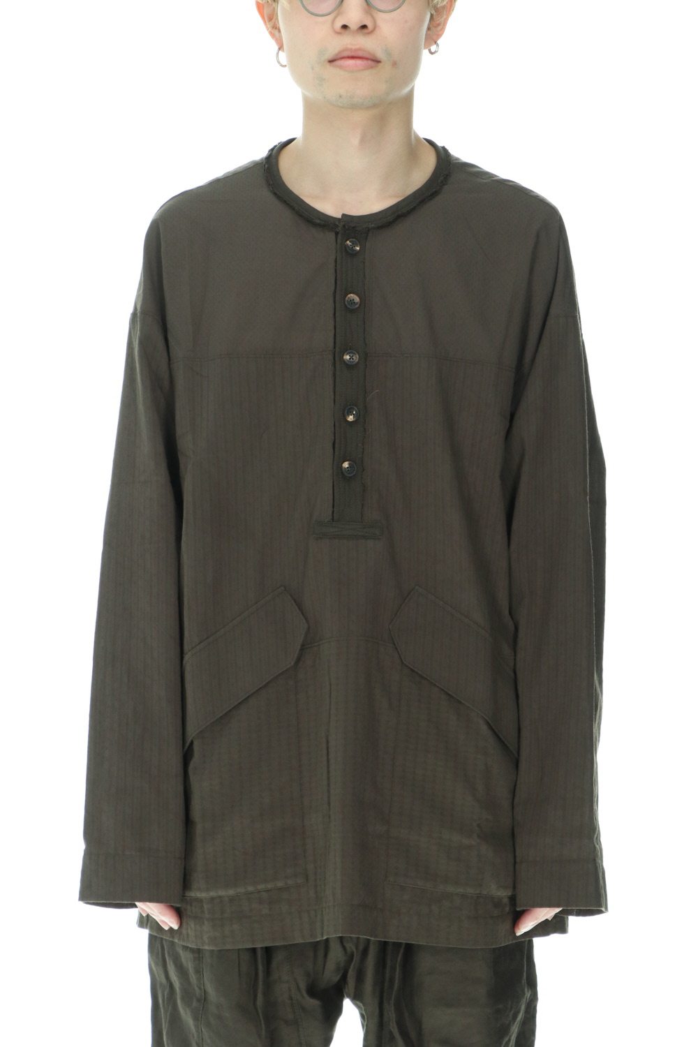 ルーズフィット ヘンリー プラケット トップ