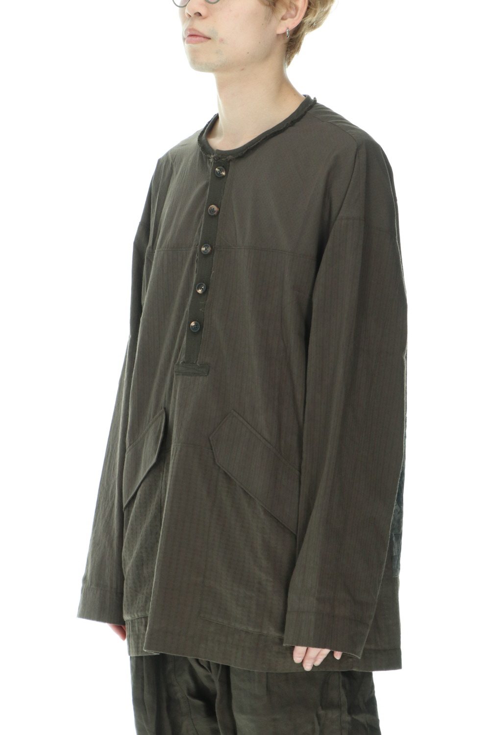 ルーズフィット ヘンリー プラケット トップ