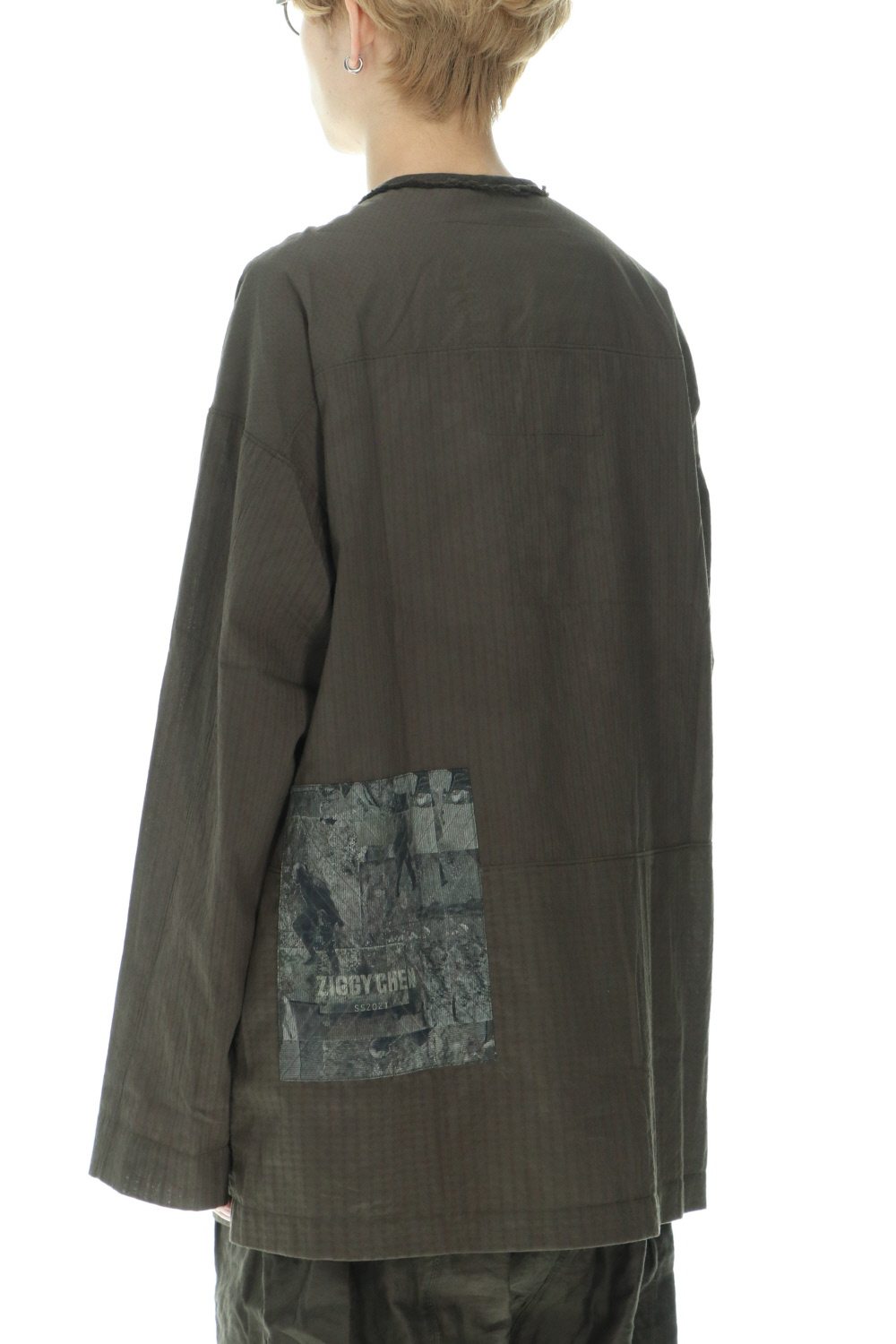 ルーズフィット ヘンリー プラケット トップ