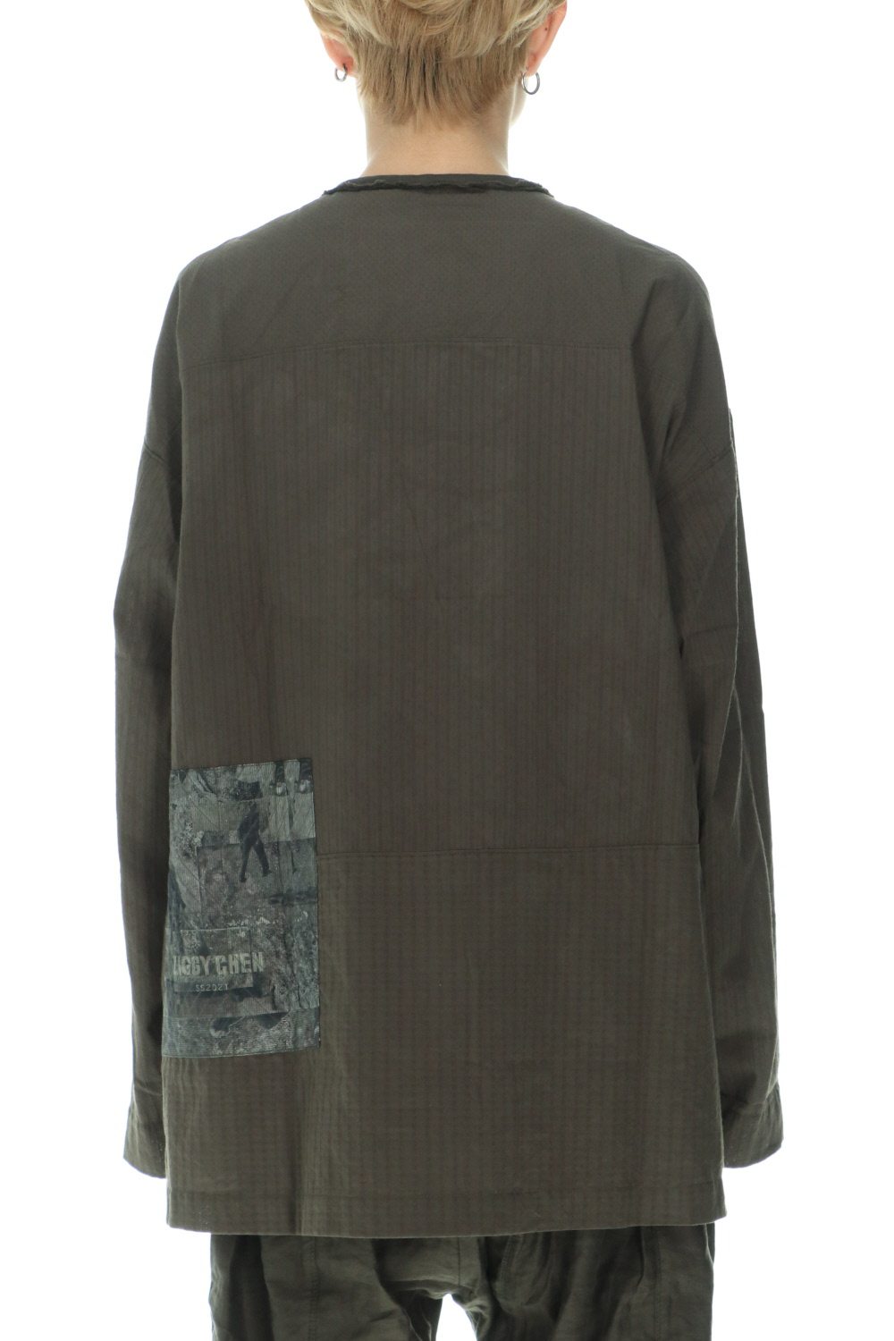 ルーズフィット ヘンリー プラケット トップ