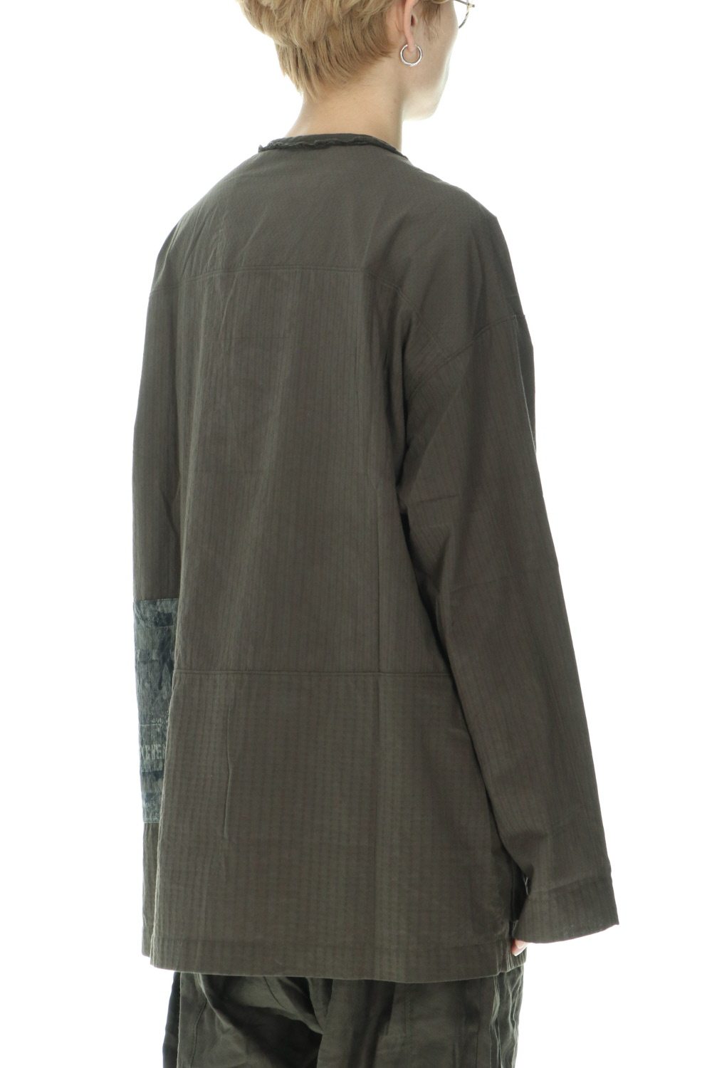 ルーズフィット ヘンリー プラケット トップ