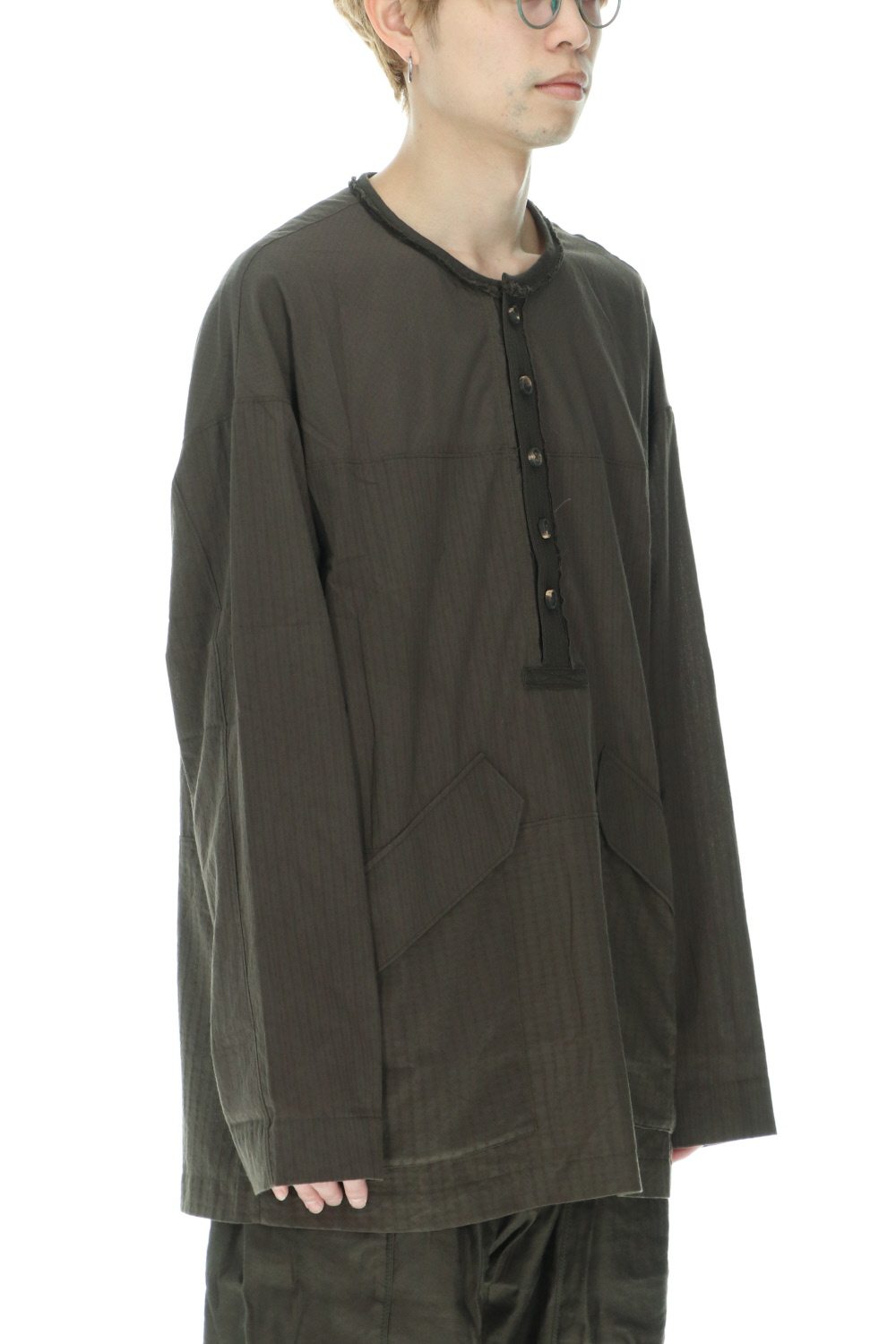 ルーズフィット ヘンリー プラケット トップ