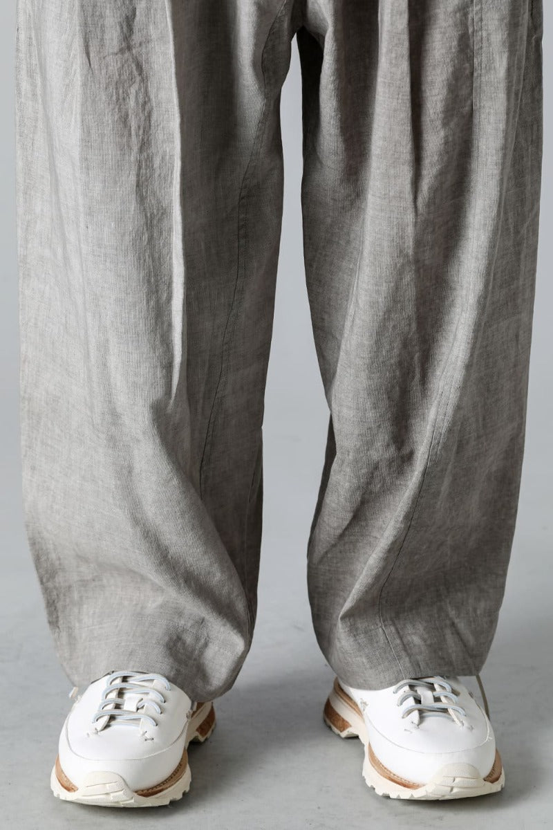 プリーツテーパードトラウザーズ