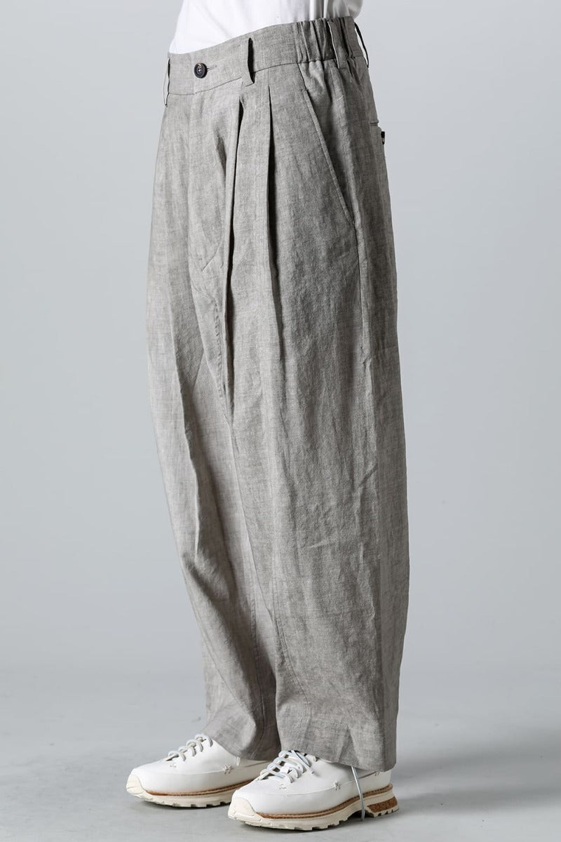 プリーツテーパードトラウザーズ