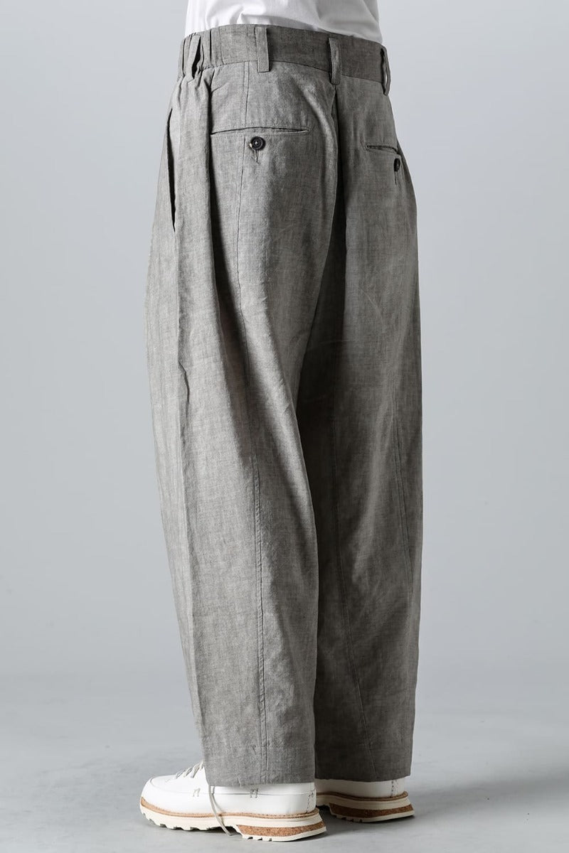 プリーツテーパードトラウザーズ