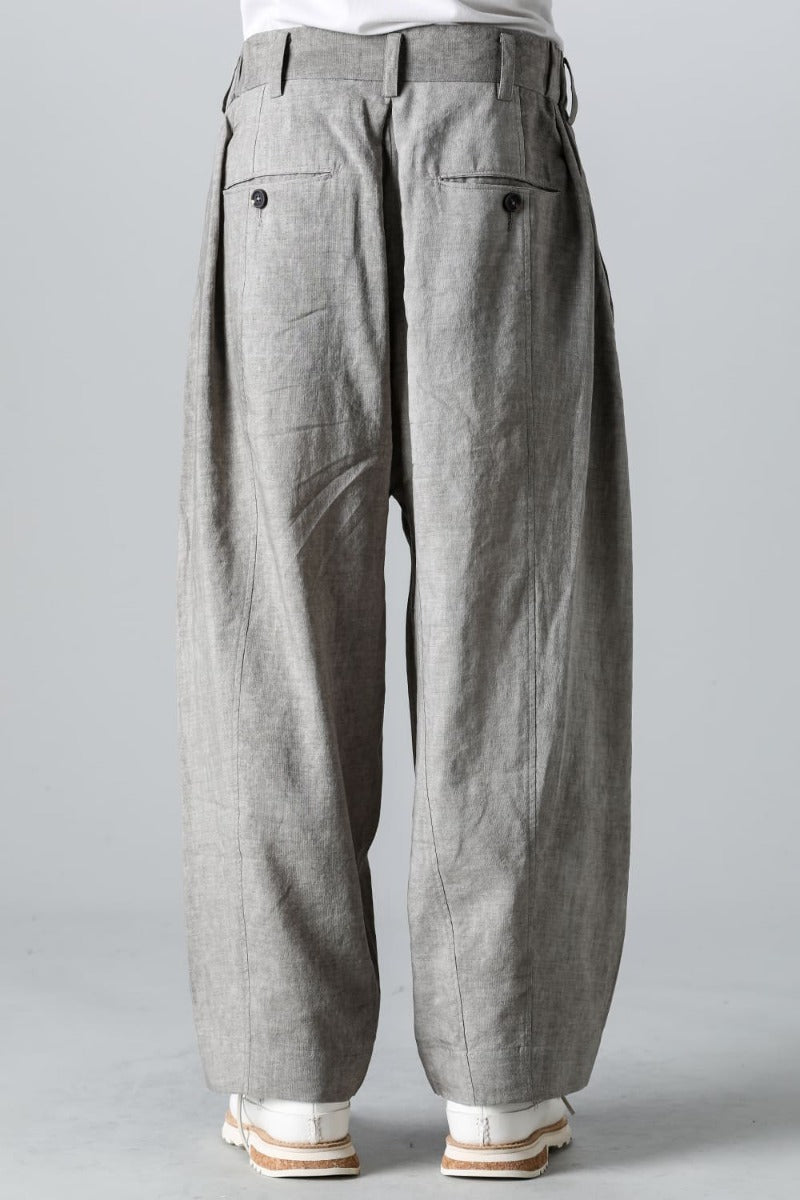 プリーツテーパードトラウザーズ