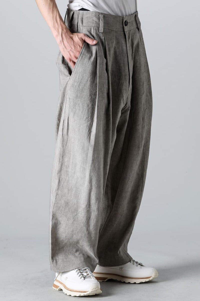 プリーツテーパードトラウザーズ