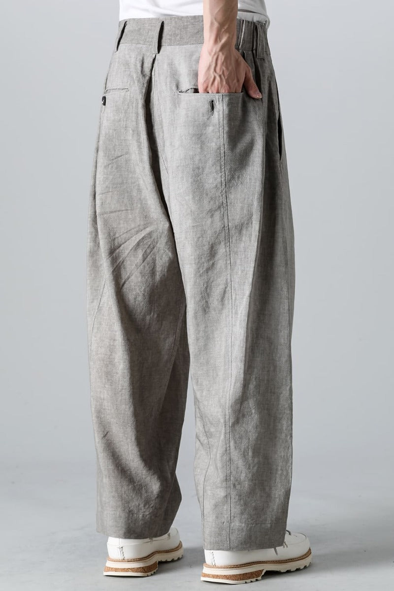 プリーツテーパードトラウザーズ