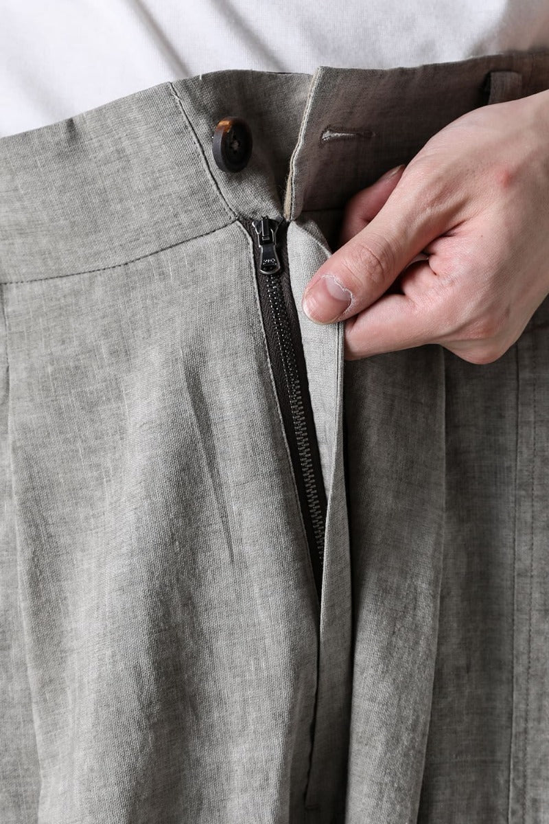 プリーツテーパードトラウザーズ