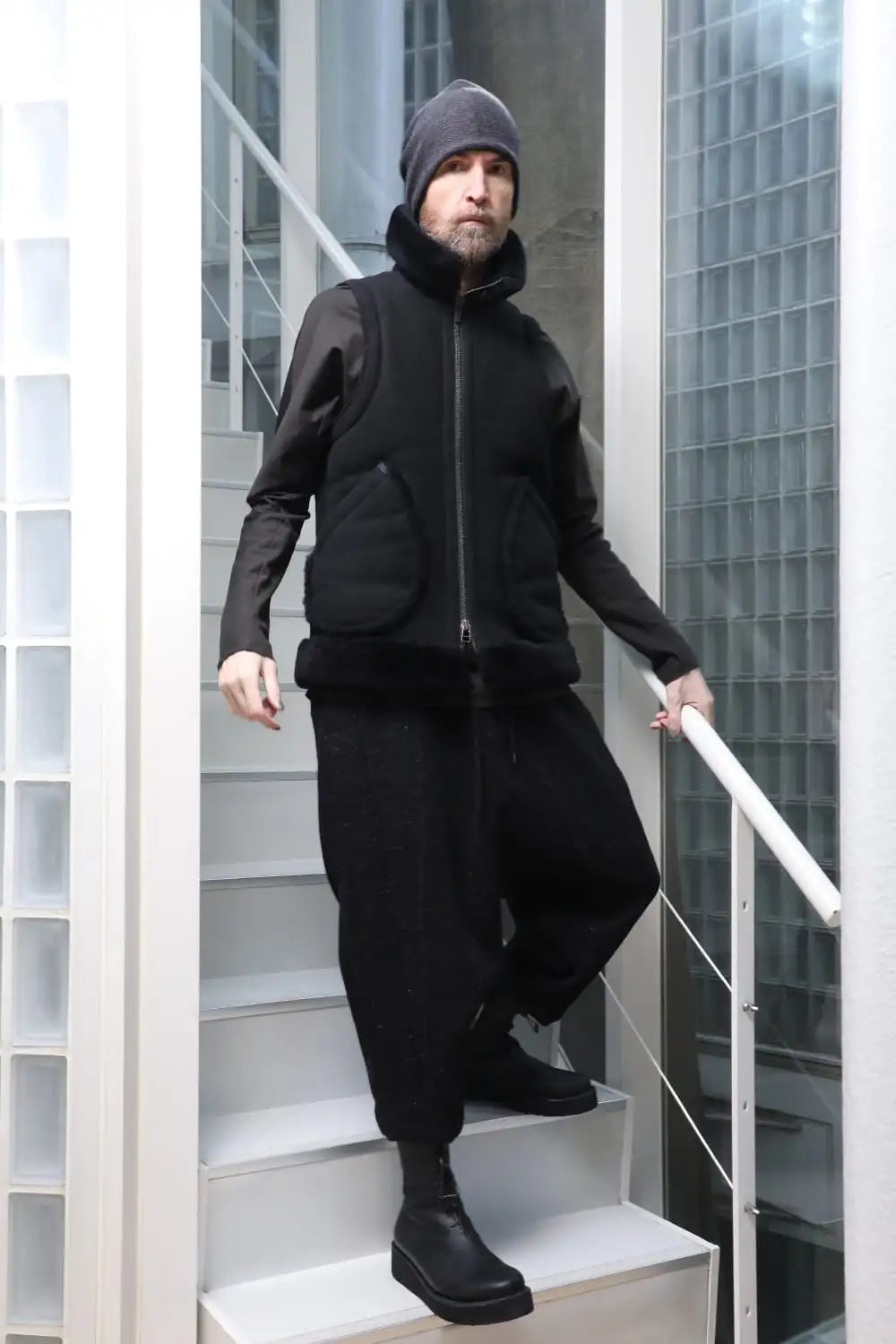 High neck  Vest Sheep Skin Black