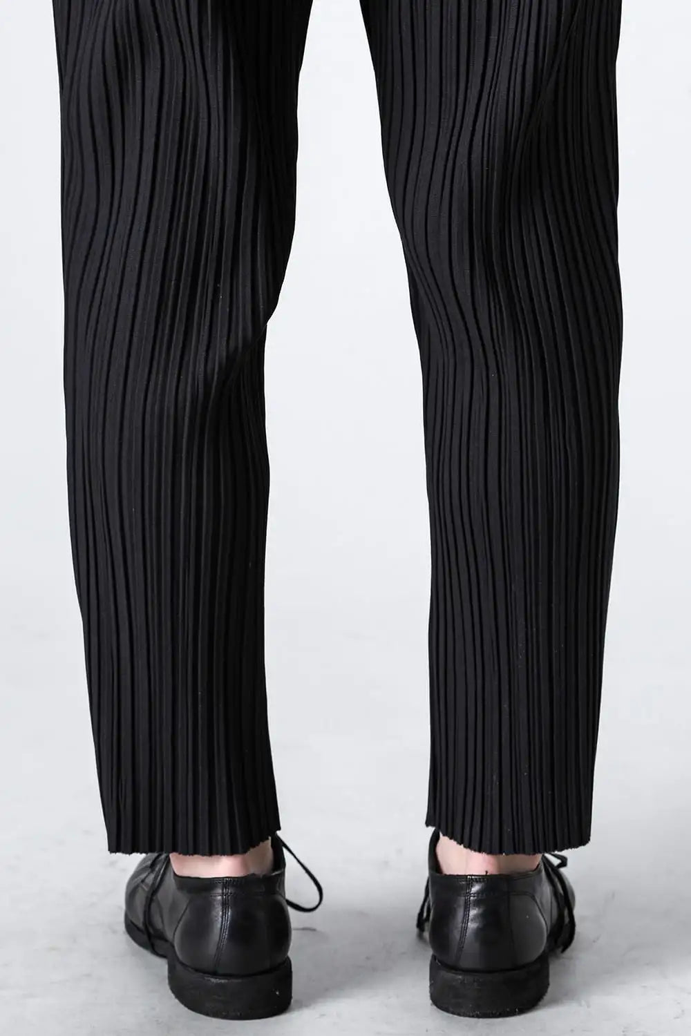 プリーツパンツ