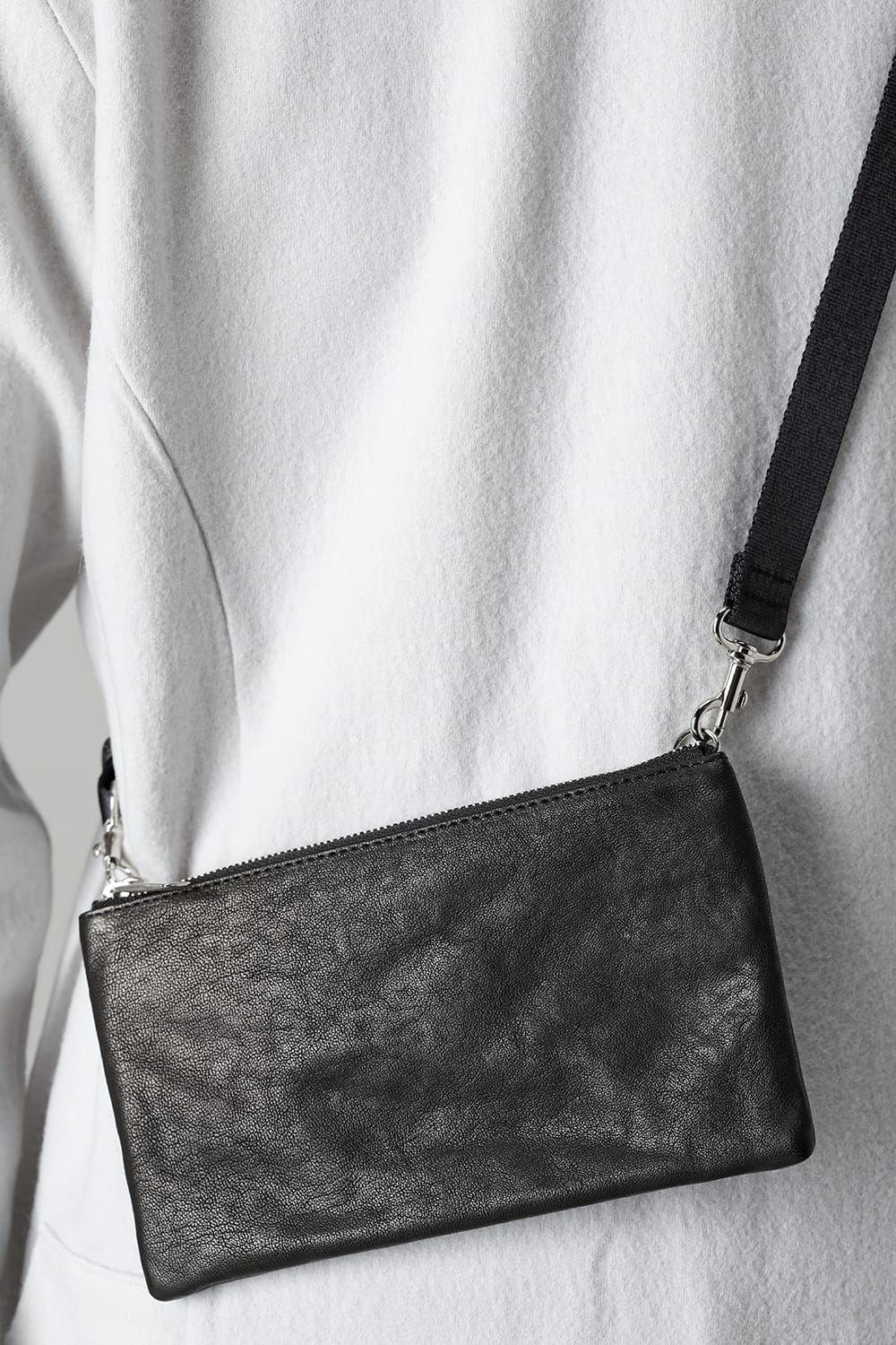 レザーミニミニサコッシュ'シャイン' BLACK