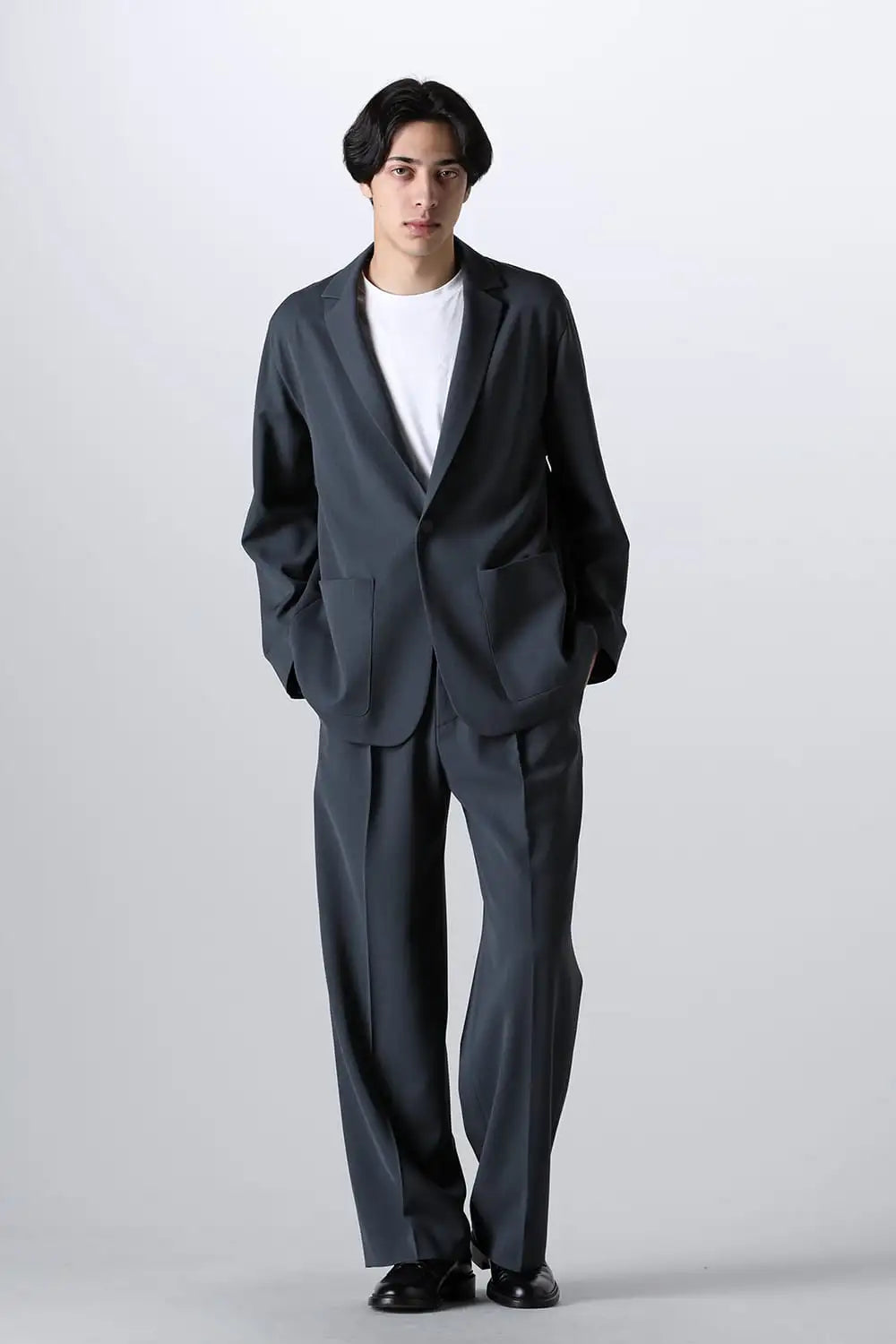 Two Tucks Wide Trousers Charcoal