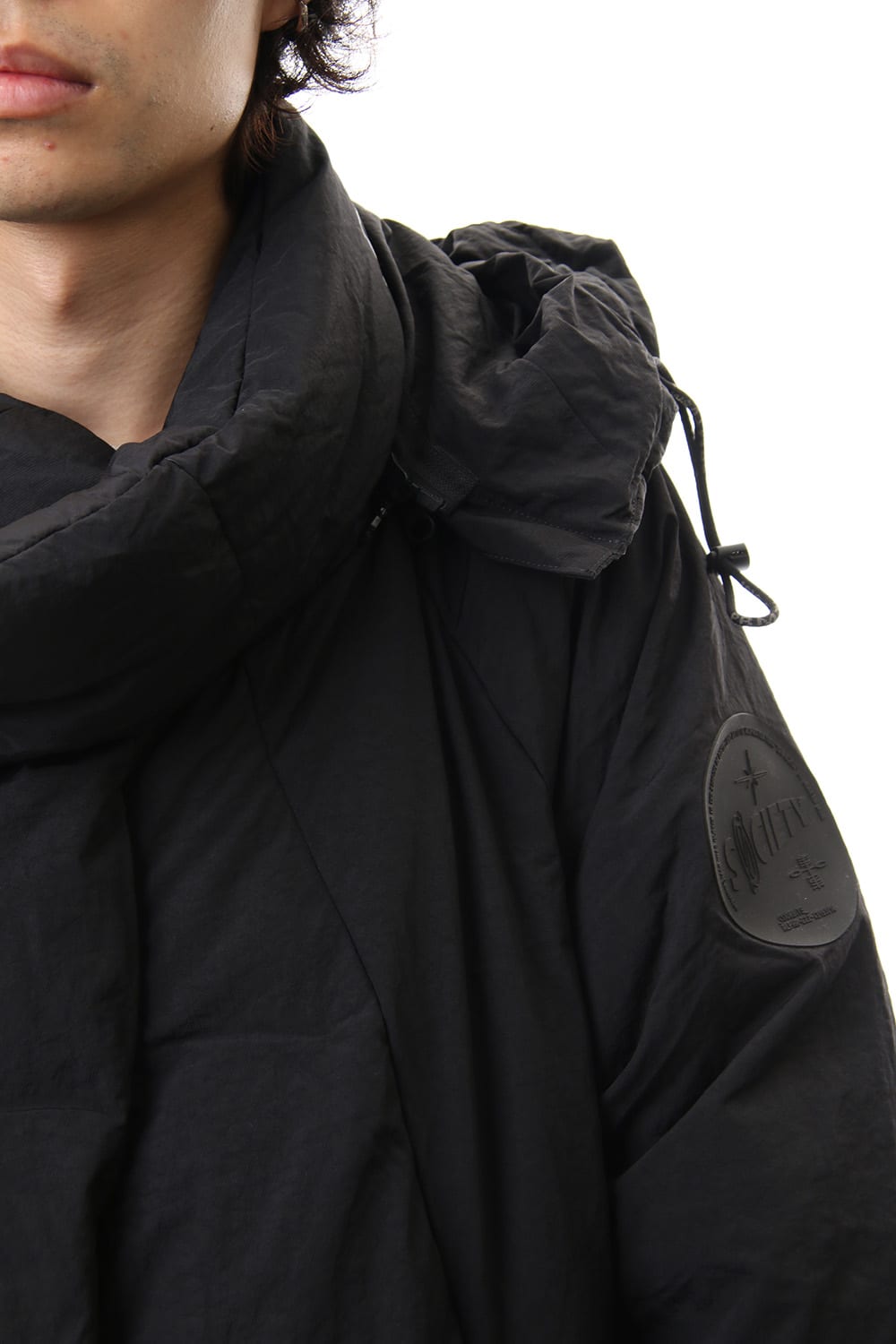 Darstronaut Geo cut Oversized down Black