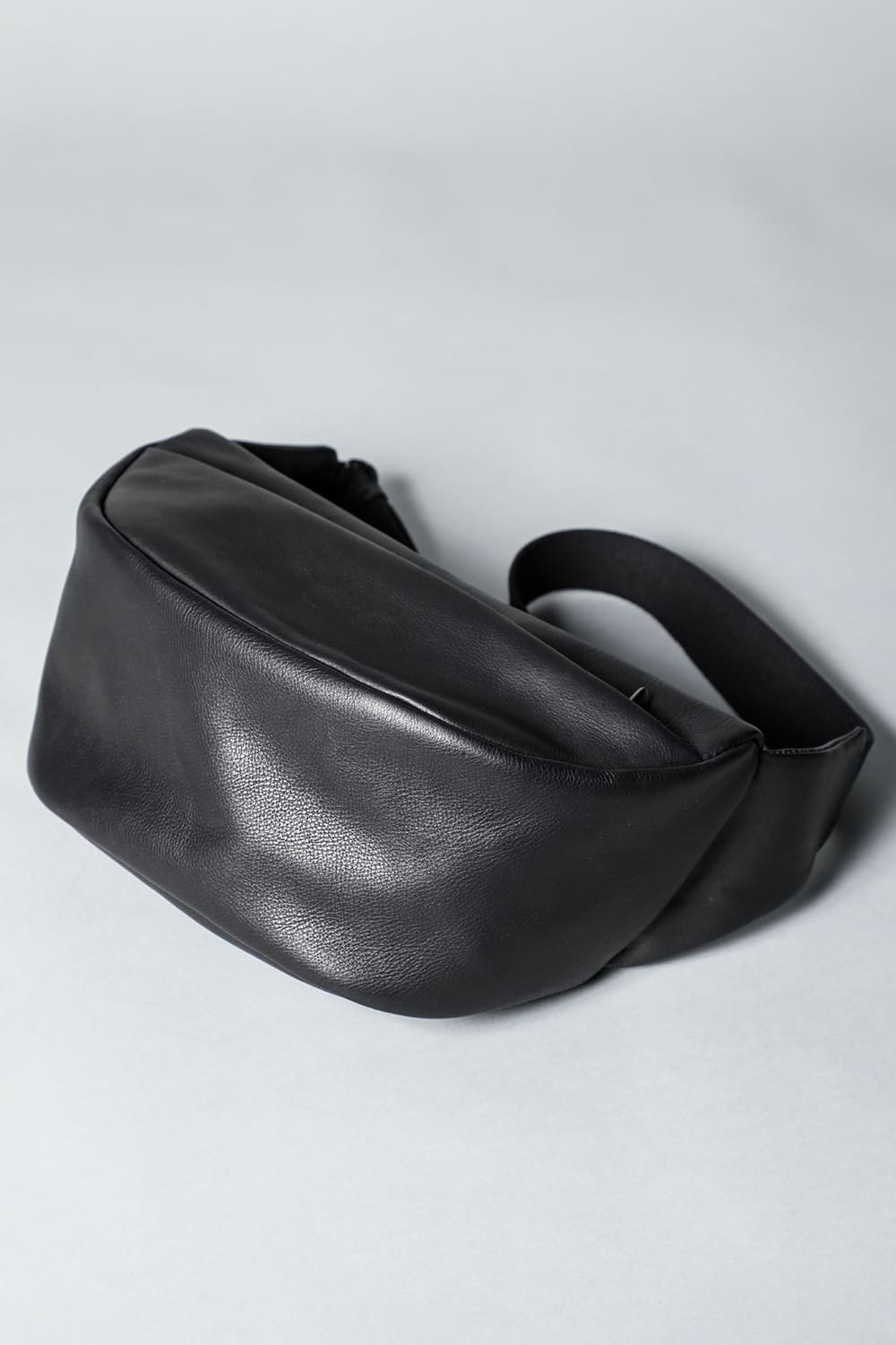 Leather waist bag 'demi cercle' 19