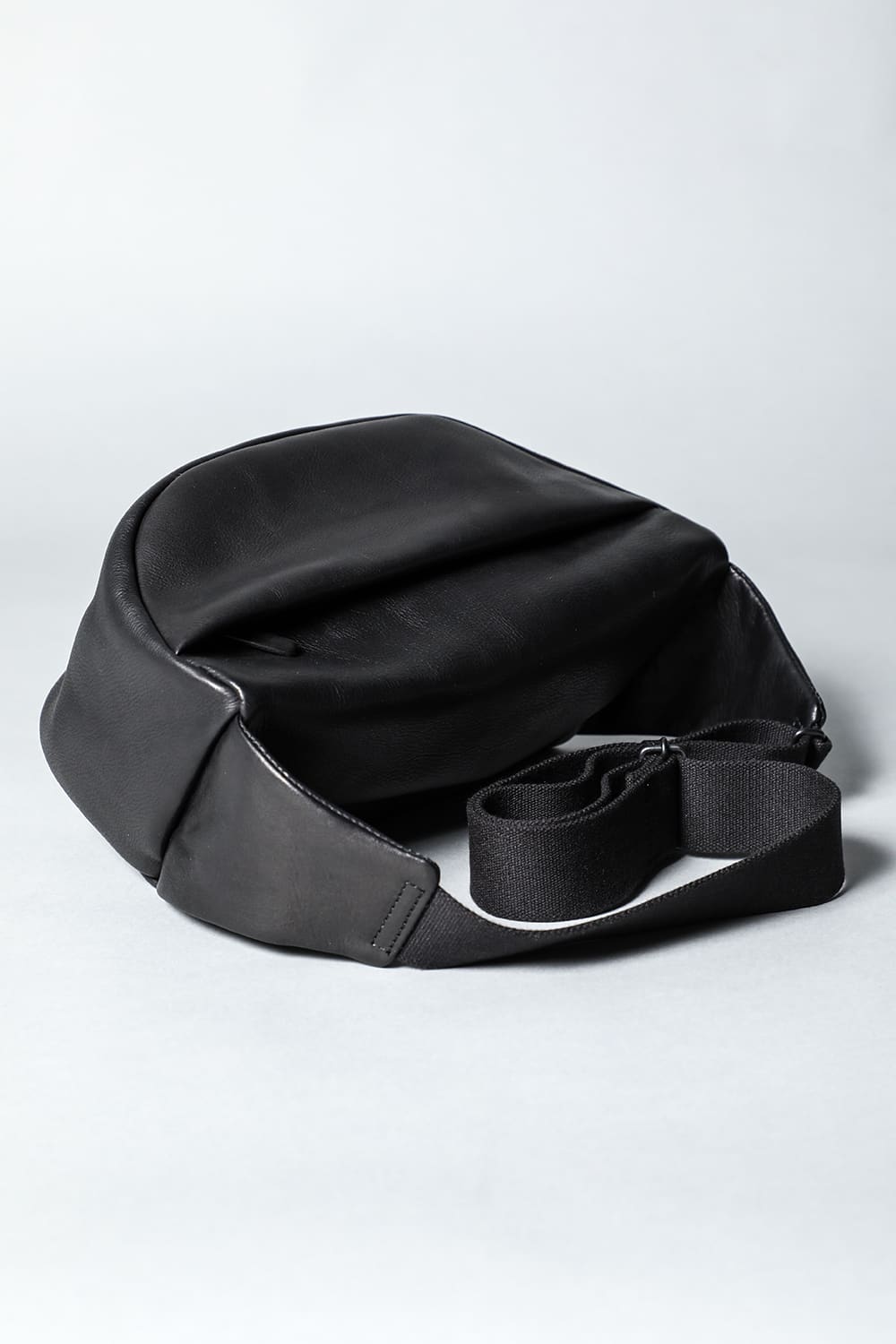 Leather waist bag 'demi cercle' 19