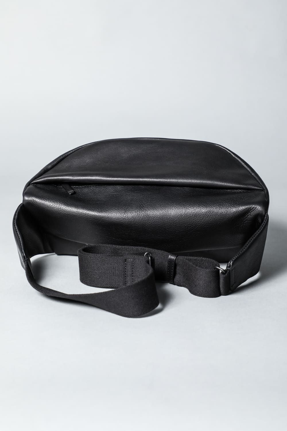 Leather waist bag 'demi cercle' 19